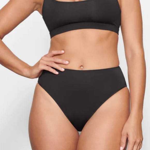 SKIMS recycled swim set cropped tee + mid waist bottom Onyx size M new with tag - Picture 3 of 7